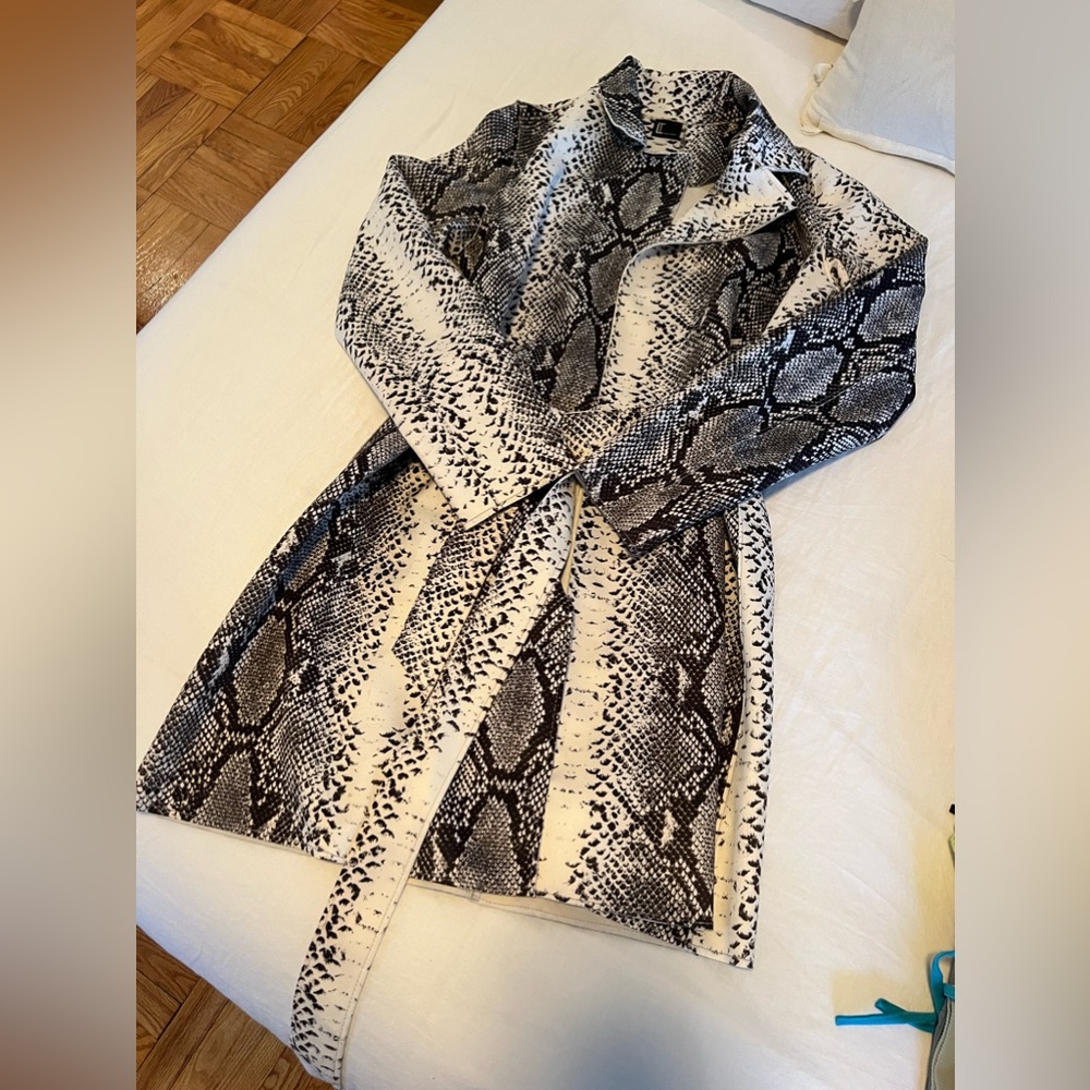 **LIKE NEW** Snake print trench coat